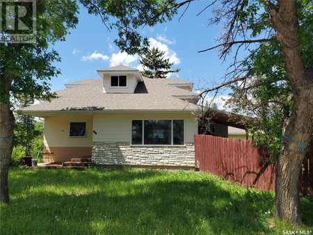 228 4th Street E
