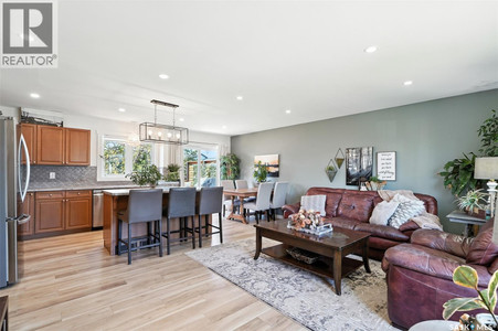 229 2nd Street E