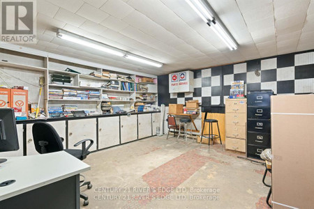 229 Main Street N