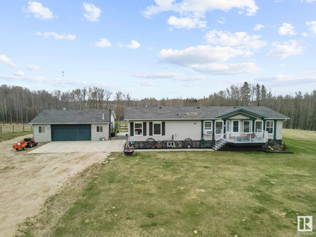 Living room - 23 52229 Rge Rd 25, Rural Parkland County, AB T7Y2M3 Photo 1