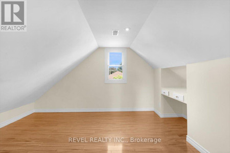 233 Normanhurst Avenue