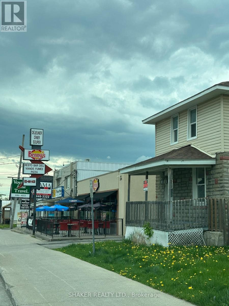 2370 Laurier Street