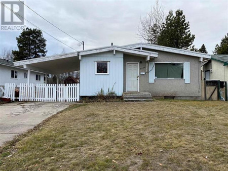 Living room - 2375 Oak Street, Prince George, BC V2L2A2 Photo 1