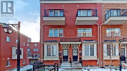 Living room - 24 Raffeix Lane, Toronto, ON M5A0G5 Photo 1