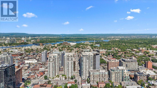 2505 242 Rideau Street
