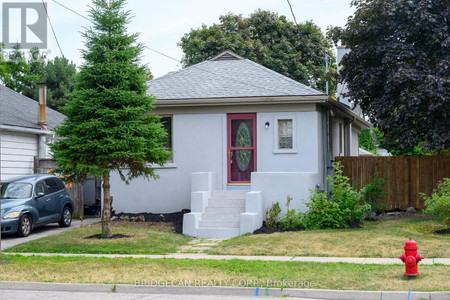 258 Brucedale Avenue E