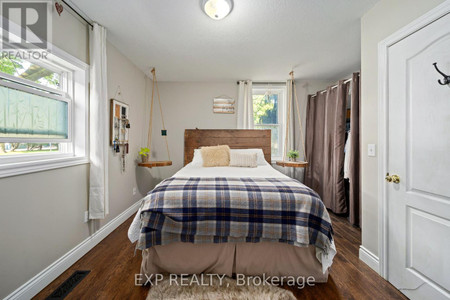26 Main Street S