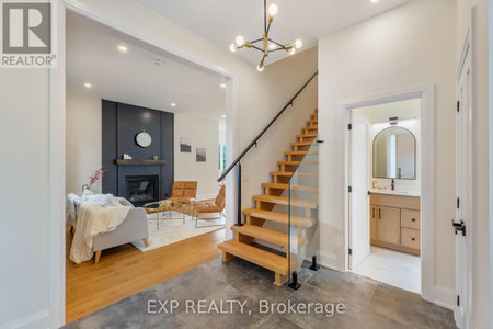 271 Main Street N