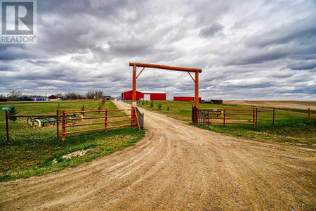 4pc Bathroom - 272011 Range Road 275, Rural Rocky View County, AB T4A0H4 Photo 1