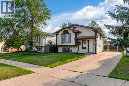 Living room - 2804 57 A Avenue, Lloydminster, AB T9V2N3 Photo 1