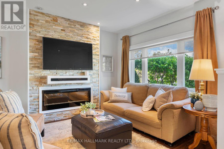 Living room - 3 Athlone Road, Toronto, ON M4J4H1 Photo 1