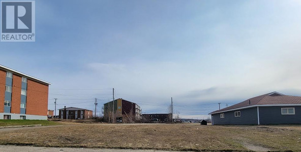 3 B Maple Crescent, Labrador City, NL A2V1Y2 Photo 1