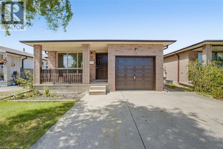 3 Envoy Boulevard