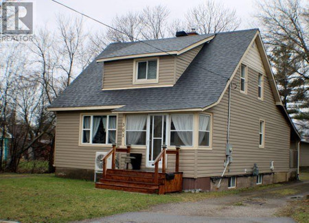 Porch - 301 Sixth Ave W, Sault Ste Marie, ON P6C4K9 Photo 1