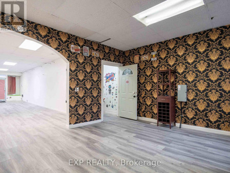 3052 Dundas Street W