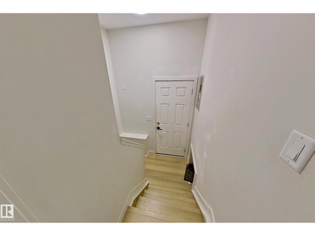 3054 28 Av Sw
