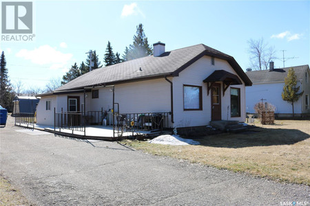Enclosed porch - 309 Main Street, Maryfield, SK S0G3K0 Photo 1