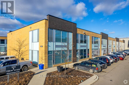 31 1225 Queensway East, Mississauga, ON L4Y1Y6 Photo 1