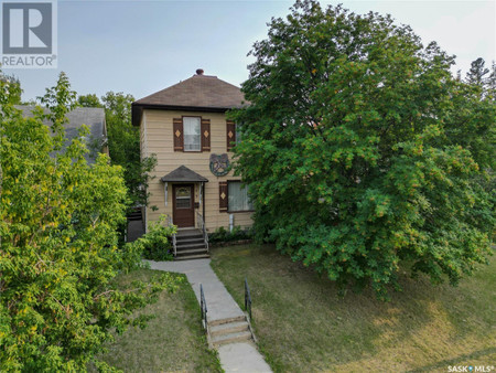 313 11 Th Street E