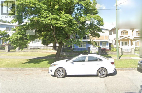 3281 Renfrew St