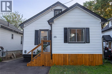 Bedroom - 35 St Peter Street, St Catharines, ON L2T1P1 Photo 1