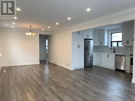Great room - 358 Horner Ave, Toronto, ON M8W1Z9 Photo 1