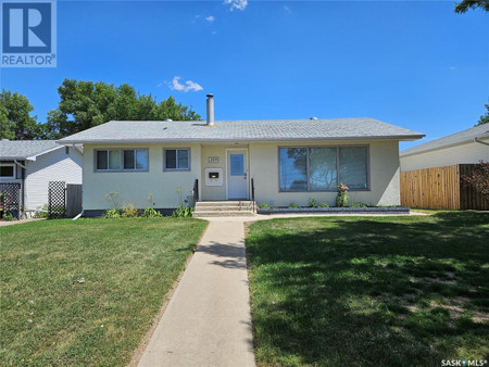 Living room - 359 Central Avenue S, Swift Current, SK S9H3G4 Photo 1
