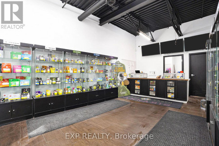 3685 Riverside Drive