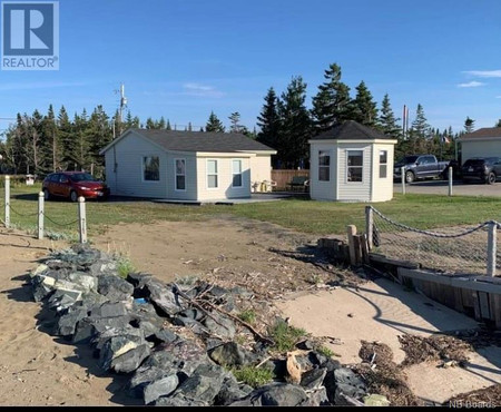 4pc Bathroom - 38 Allee Forbes, Lameque, NB E8T1H9 Photo 1