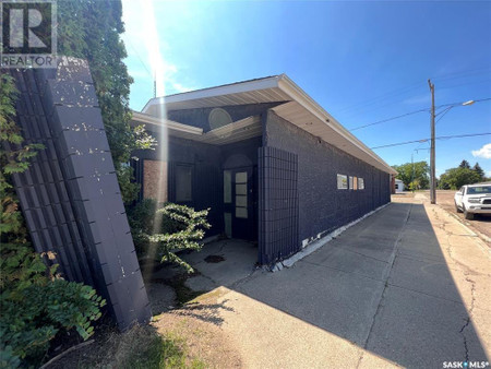 402 Hill Avenue
