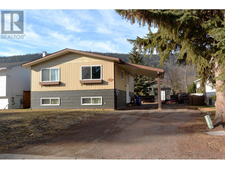Living room - 4381 Alfred Avenue, Smithers, BC V0J2N0 Photo 1