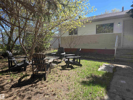 Living room - 4513 53 Av, Wetaskiwin, AB T9A0Y3 Photo 1