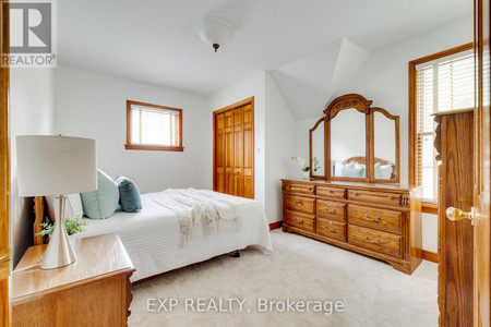 483 Main Street W