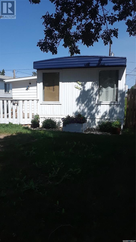 Enclosed porch - 486 32nd Street W, Battleford, SK S0M0E0 Photo 1