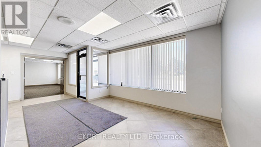 5 499 Dundas Street W