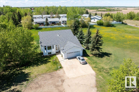 Living room - 5116 58 Av, Tofield, AB T0B4J0 Photo 1