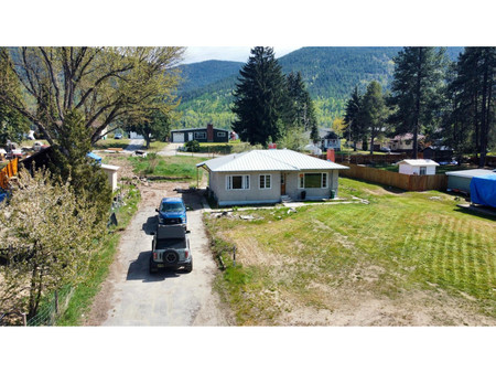 Bedroom - 522 12 Th Avenue, Genelle, BC V0G1G0 Photo 1