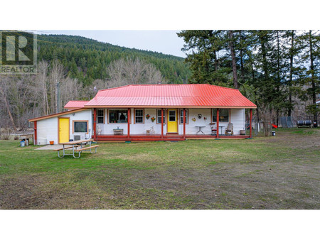 Primary Bedroom - 5409 Hwy 97 N Highway, Falkland, BC V0E1W0 Photo 1
