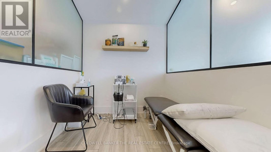 543 The Queensway S
