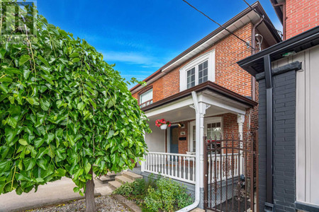 561 Oakwood Avenue