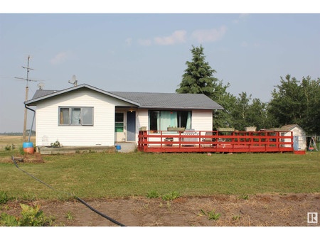 Family room - 57508 Rr 53, Rural St Paul County, AB T0A1A0 Photo 1