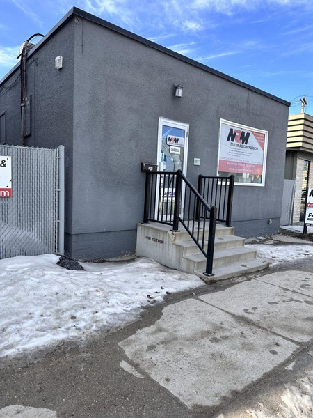 577 Des Meurons St, Winnipeg, MB R2H2P6 Photo 1