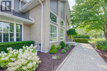 Family room - 587 Manorwood Court, Waterloo, ON N2K3L7 Photo 1