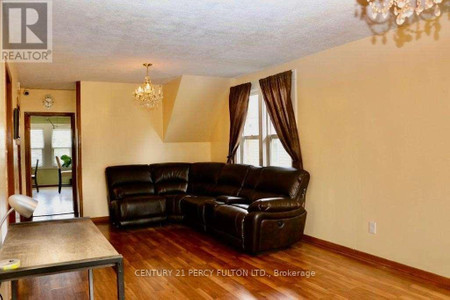 Living room - 5991 Culp St, Niagara Falls, ON L2G2B6 Photo 1