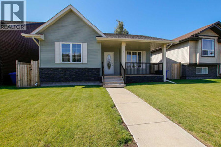 6 Henderson Crescent