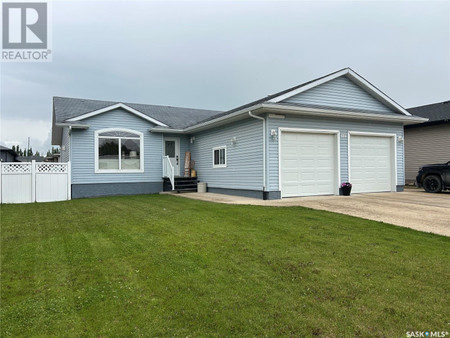 604 Forester Crescent