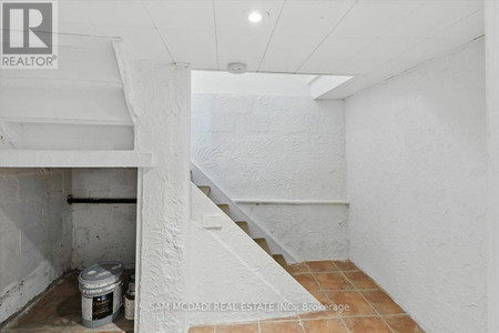 62 Maple Avenue S