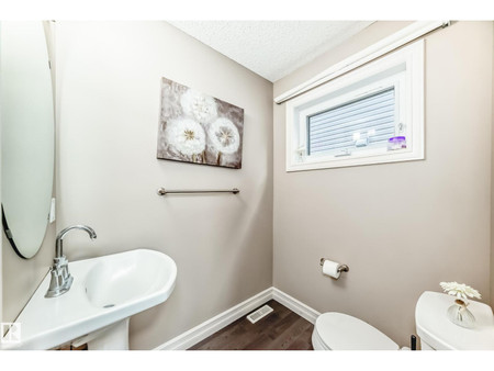 638 42 Av Nw
