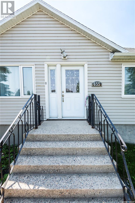 Living room - 655 4th Street E, Prince Albert, SK S6V0K2 Photo 1