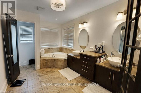 4pc Bathroom - 6618 Flora Court, Niagara Falls, ON L2H0A8 Photo 1